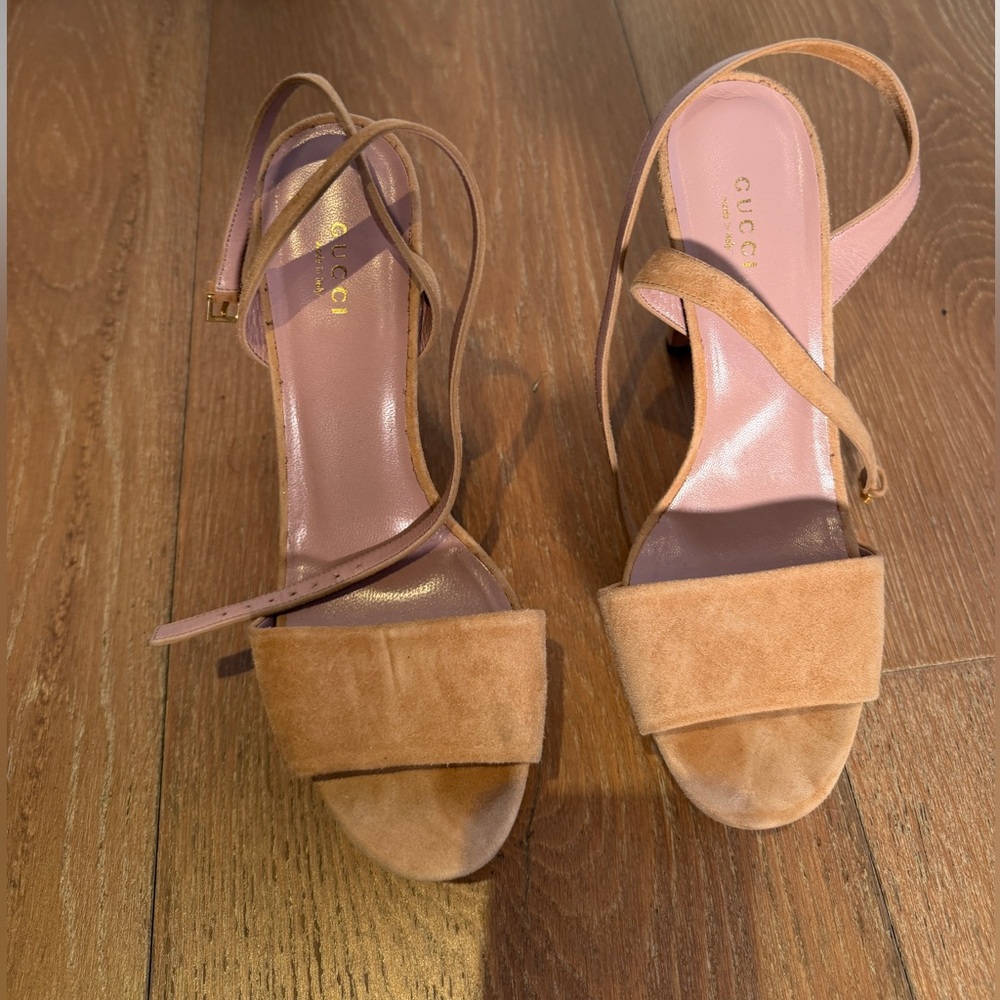 Gucci Women's Tan Suede Platform Heel sandals